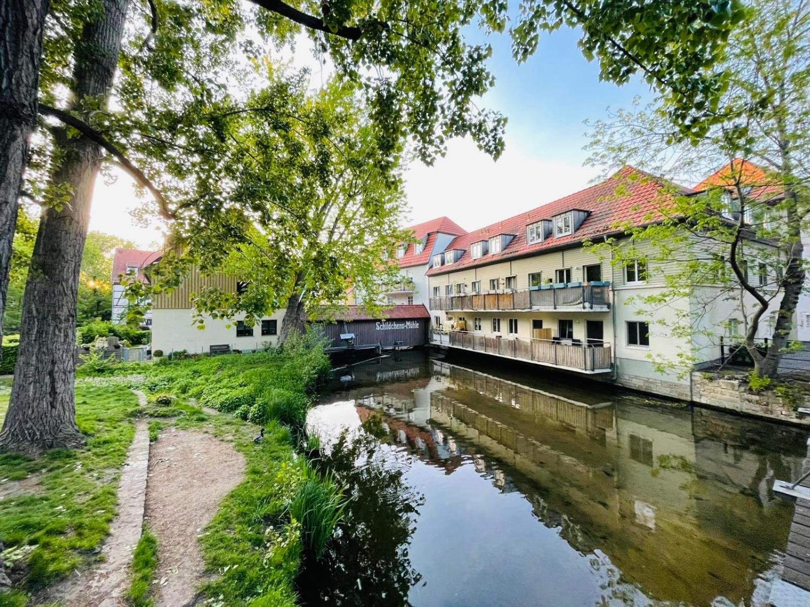 Ferienwohnung Schildblick Modernes Apartment Direkt In Der Altstadt Von Erfurt Nahe Der Kraemerbruecke - Beste Innenstadtlage ภายนอก รูปภาพ