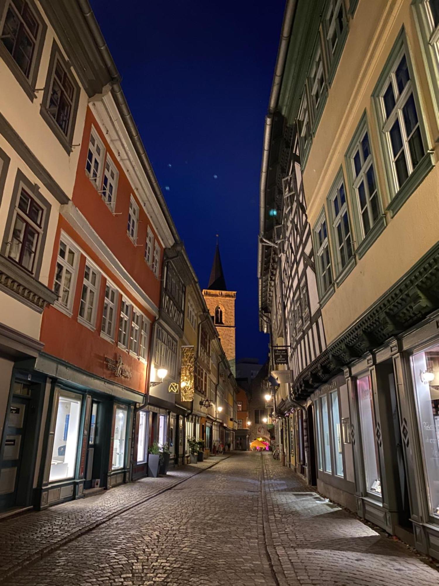 Ferienwohnung Schildblick Modernes Apartment Direkt In Der Altstadt Von Erfurt Nahe Der Kraemerbruecke - Beste Innenstadtlage ภายนอก รูปภาพ
