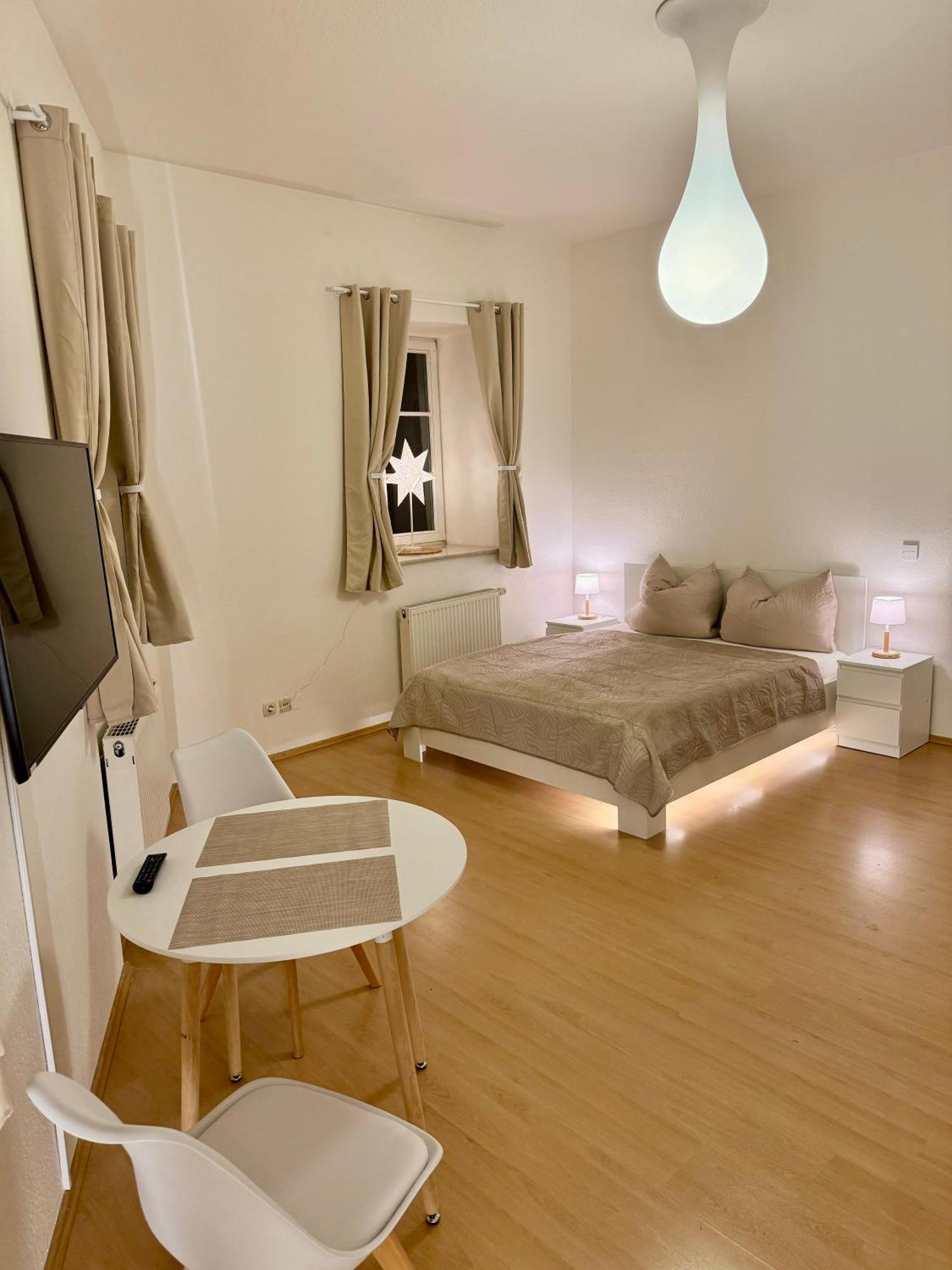 Ferienwohnung Schildblick Modernes Apartment Direkt In Der Altstadt Von Erfurt Nahe Der Kraemerbruecke - Beste Innenstadtlage ภายนอก รูปภาพ